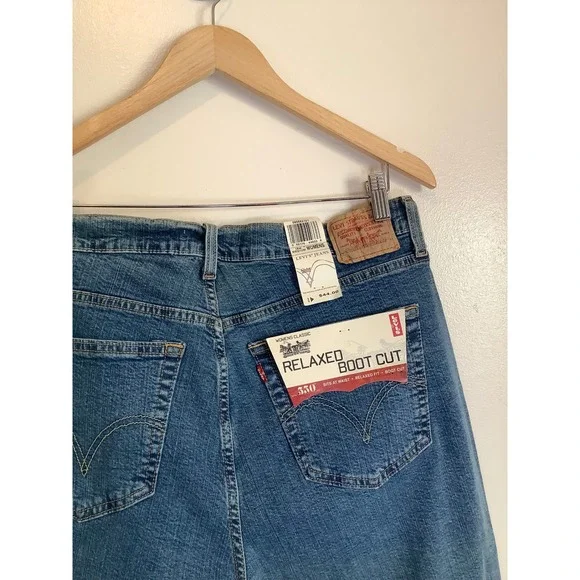 Levis 550 Relaxed Boot Cut Jeans Womens 18W Medium Wash Stretch Denim 291018-334 - Picture 1 of 14